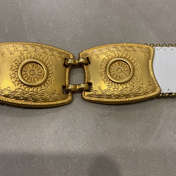 Rare Vintage White Leather Belt with Gold Tone Features - Picture 6 of 16
